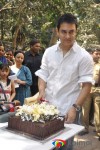 Aamir celebrates Birthday with fans