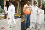 Amitabh Bachchan Looks Fab In White, Flanked By Abhishek & Ash