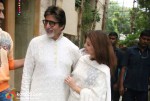 Amitabh Bachchan Looks Fab In White, Flanked By Abhishek & Ash
