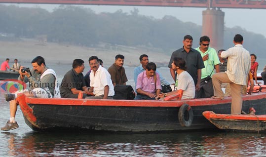 Sunny Deol Turns Photographer In Varanasi (Mohalla Assi Movie On The Sets Movie Stills)