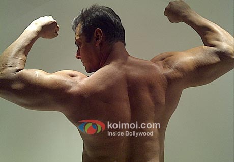 Salman Khan's Bodybuilding Pictures! (Salman Khan Showing His Body, Salman Khan Body)