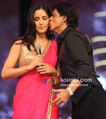 Shah Rukh Khan & Katrina Kaif Kiss