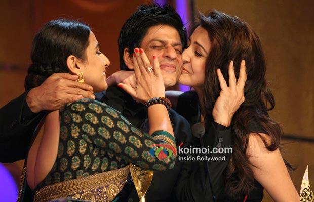 Shah Rukh Khan, Anushka Sharma & Vidya Balan Kiss