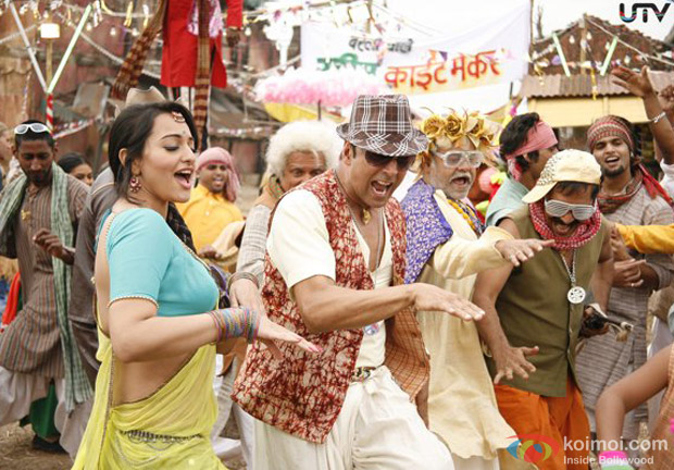 Sonakshi Sinha and Akshay Kumar dance steps on a song in Joker Movie Stills