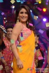 Kareena Kapoor Sizzles On The Sets Of Indian Idol Season 6 Finale