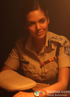 Esha Gupta in a Still from Chakravyuh Movie