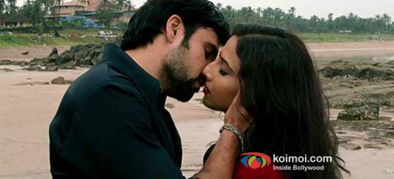 Emran Hashmi And Vidya Balan In The Dirty Picture Kiss Smooch