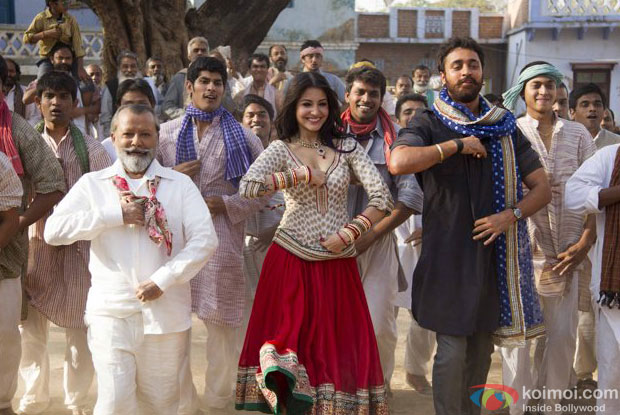 Pankaj Kapur, Anushka Sharma and Imran Khan in a still from Matru Ki Bijlee Ka Mandola Movie