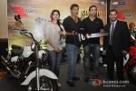 Tanisha, Ajay Devgan And Shirish Kulkarni Meets Son Of Sardaar Contest Winners Pic 1