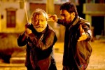What is Matru (Imran Khan) teaching Mandola (Pankaj Kapur)? in Matru Ki Bijlee Ka Mandola Movie Stills