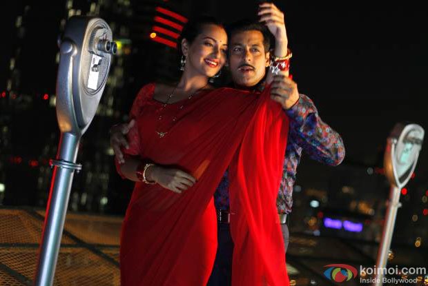 Sonakshi Sinha and Salman Khan in a still from Dabangg 2 Movie