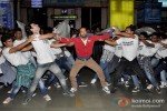 Leander Paes Dances in Flash Mob and Promotes 'Rajdhani Express' Pic 8