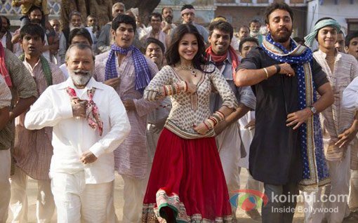 Pankaj Kapur, Anushka Sharma, Imran Khan in a still from Matru Ki Bijlee Ka Mandola Movie