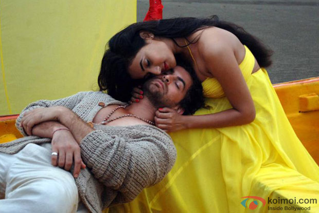 Neil Nitin Mukesh and Sonal Chauhan in a still from 3G Movie