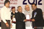 Pranab Mukherjee giving award to Shankar Mahadevan