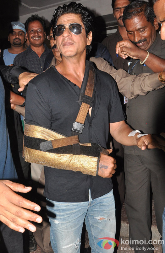 Photograph: Shah Rukh Khan gets discharged from Lilavati hospital
