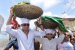 Sonu Sood and Tusshar Kapoor snapped visiting 'Haji Ali Dargah' Pic 1