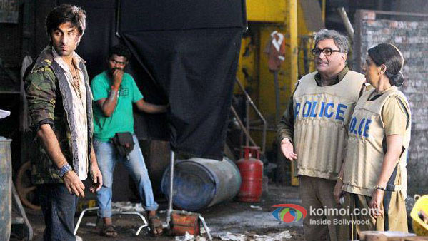 Ranbir Kapoor, Neetu Kapoor And Rishi Kapoor on The Sets of Besharam