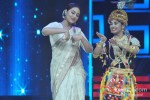 Sonakshi Sinha promotes Lootera on India's Dancing Superstar