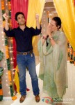 Tusshar Kapoor And Dolly Ahluwalia Promote Bajatey Raho On The Sets Of 'Parvarrish' Pic 4