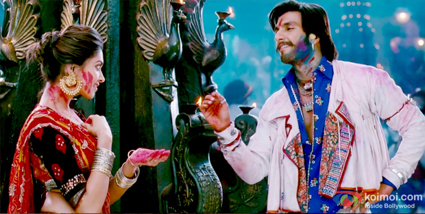 Deepika Padukone and Ranveer Singh in a still from Ramleela (Deepika Padukone and Ranveer Singh in Ramleela Movie Review )