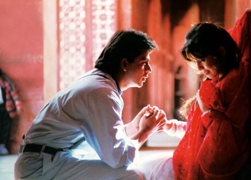 Shah Rukh Khan and Mahima Chaudhry in a still from 'Pardes (1997 film)'