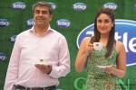 Kareena Kapoor launches Tetley Green Tea Pic 3