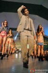 Akshay Kumar walks the ramp at Mc Dowell Signature's Fashion show Pic 2