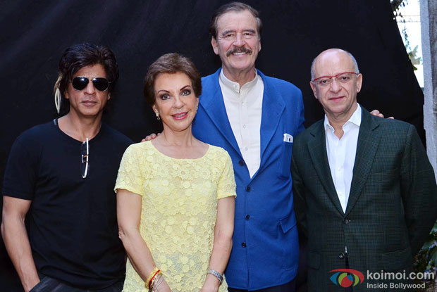Shah Rukh Khan with President of Mexico Vicente Fox Quesada on the sets of movie 'Happy New Year'