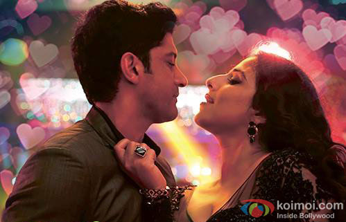 Farhan Akhtar and Vidya Balan in a 'Desi Romance' song still from movie 'Shaadi Ke Side Effects'