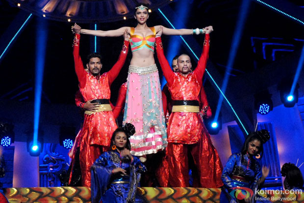 Deepika Padukone perform at Zee Cine Awards 2014