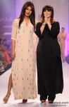 Priyanka Chopra dazzles at 'Lakme Fashion Week' 2014 Pic 4