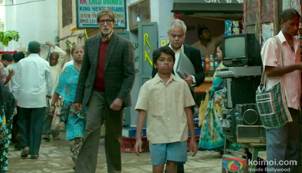 Amitabh Bachchan and Parth Bhalerao in a still from movie 'Bhoothnath Returns'