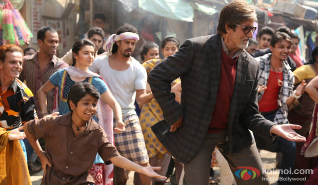 Parth Bhalerao and Amitabh Bachchan in a still from movie 'Bhoothnath Returns'