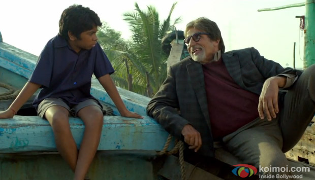 Parth Bhalerao and Amitabh Bachchan in a still from movie 'Bhoothnath Returns'