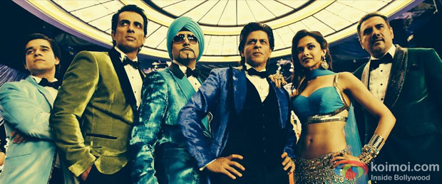 Vivaan Shah, Sonu Sood, Abhishek Bachchan, Shah Rukh Khan, Deepika Padukone and Boman Irani in a still from movie 'Happy New Year'