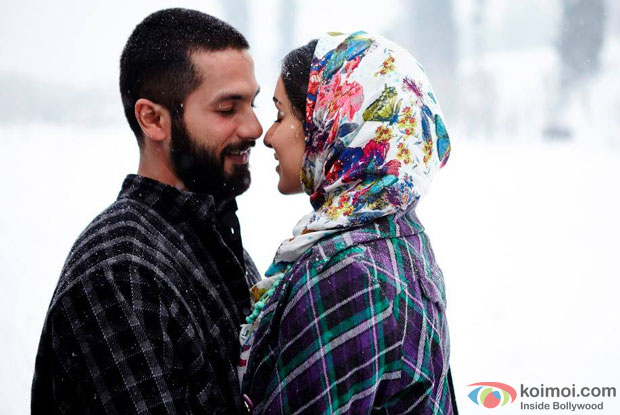 Shahid Kapoor and Shraddha Kapoor in a still from movie 'Haider'