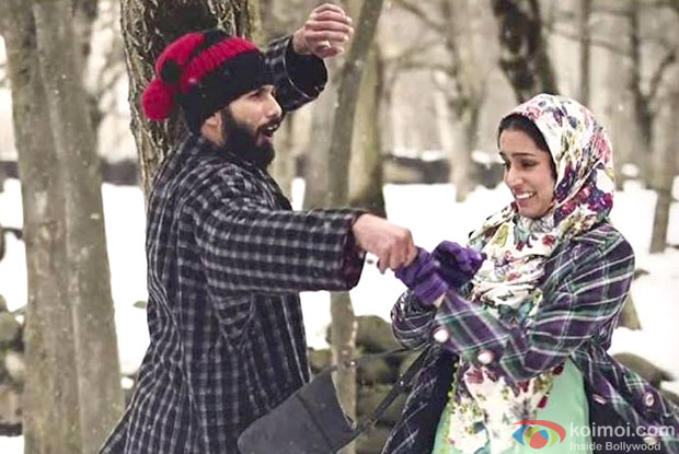 Shahid Kapoor and Shraddha Kapoor in a still from 'Haider'