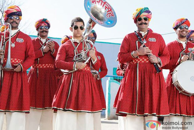 Aamir Khan and Sanjay Dutt  in astill from movie  'PK' 