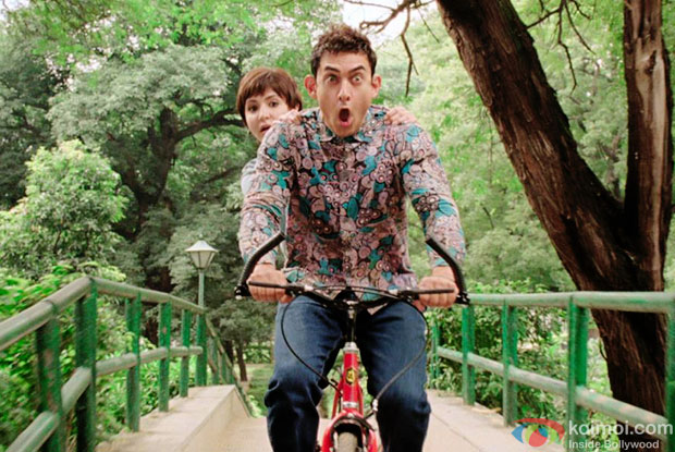 Anushka Sharma and Aamir Khan in a still from movie 'PK'