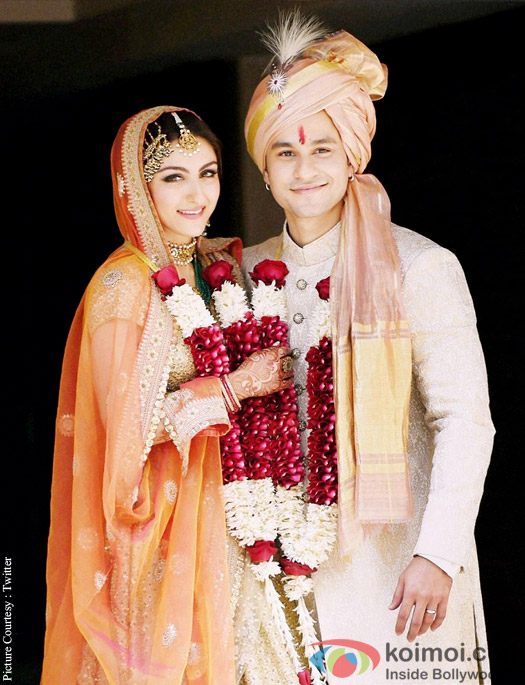 Soha Ali Khan and Kunal Khemu duirng their wedding