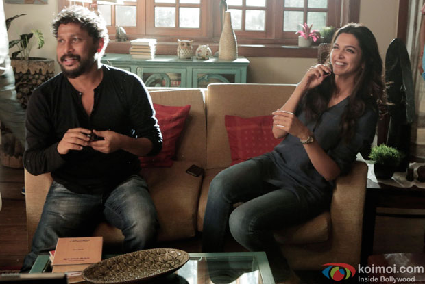 Shoojit Sircar and Deepika Padukone on the sets of movie 'Piku'