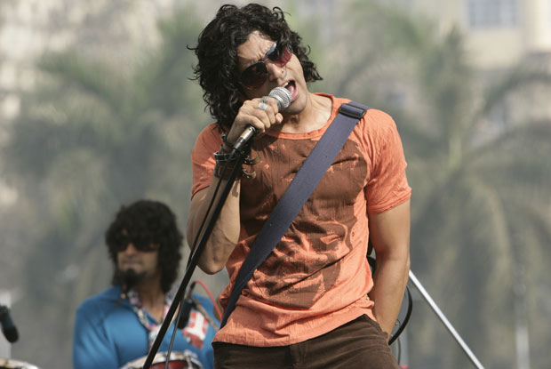 Farhan Akhtar in a still from movie 'Rock On!! (2008)'