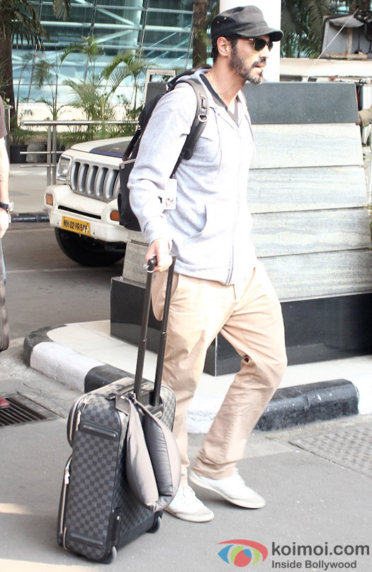 Arjun Rampal Snapped At Domestic Airport