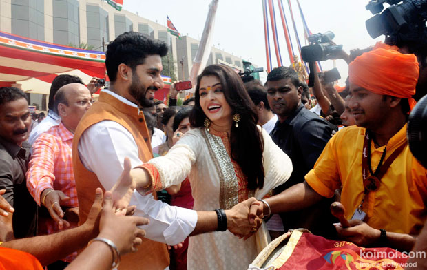 Abhishek Bachchan & Aishwarya Rai Bachchan Celebrate Gudhi Padva