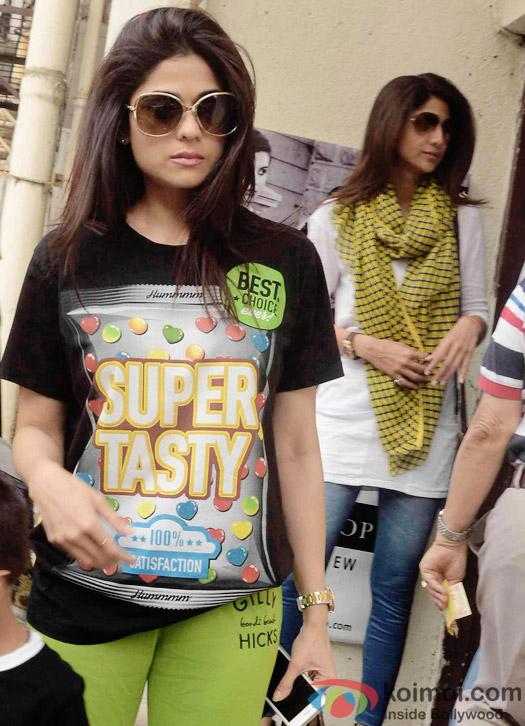 Shamita Shetty and Shilpa Shetty Snapped At PVR Juhu