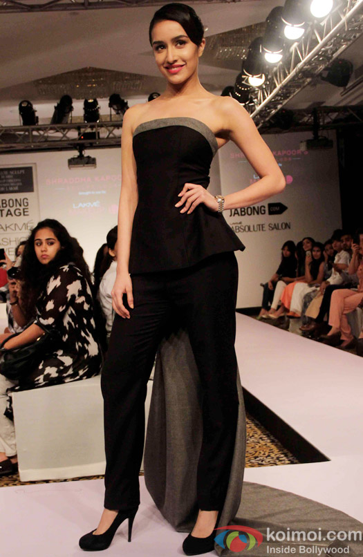 Shraddha Kapoor Walks The Ramp For Absolute Sculpt Show