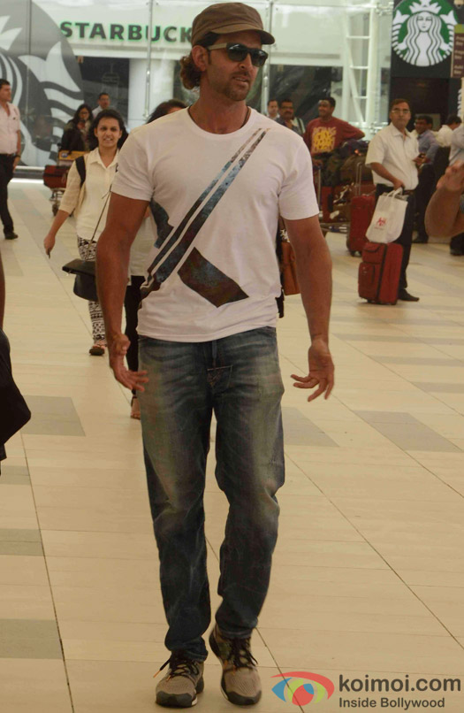 Hrithik Roshan Snapped At Domestic Airport