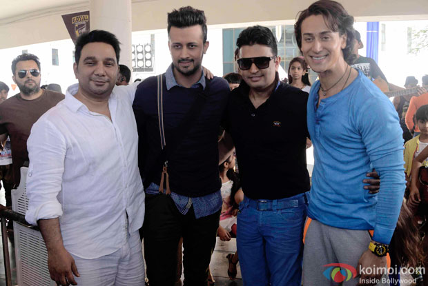 Ahmed Khan, Atif Aslam, Bhushan Kumar and Tiger Sharoff on location of 'Zindagi Aa Raha Hoon Main'