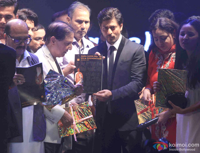 Shah Rukh Khan At Dadasaheb Phalke Film Foundation Awards